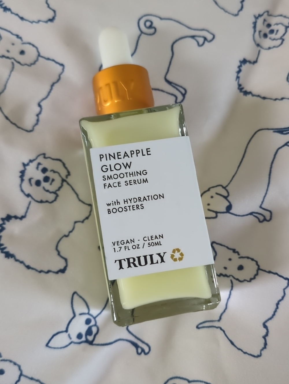 TRULY Pineapple Glow Smoothing Face Serum - Gold, White, Pale Yellow